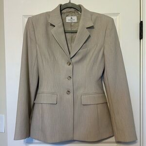 Aritzia Babaton Standout Blazer size 4